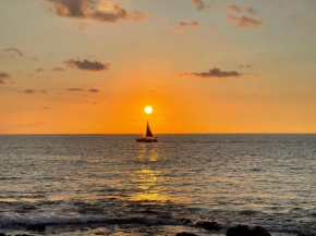 Private Queen bedroom Shared Apartment in Kona near shoreline town